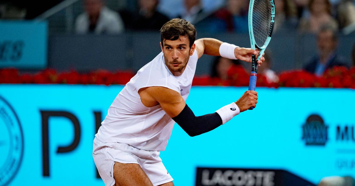 One-Handed vs. Two-Handed Backhand in Tennis – Which is "Best"? One-Handers vs. Two-Handers in the Top 100 (2025)